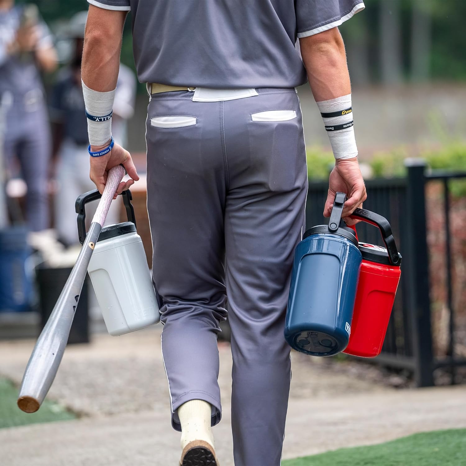 YETI Half Gallon Insulated Chug Cap Water Jug – Leakproof, Lightweight Sports Bottle with Fence Hook Handle – Keeps Drinks Ice-Cold – Ideal for Gym, Sports & Tournaments